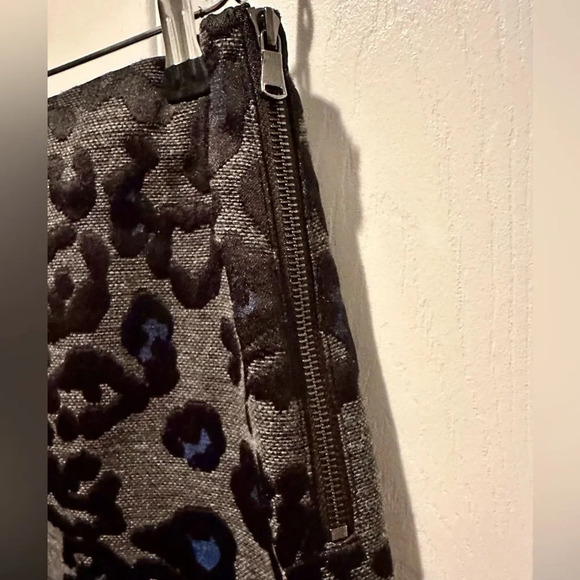 Ann Taylor Gray & Black Leopard Print Jacquard Straight Pencil Skirt size 8 - Picture 3 of 6